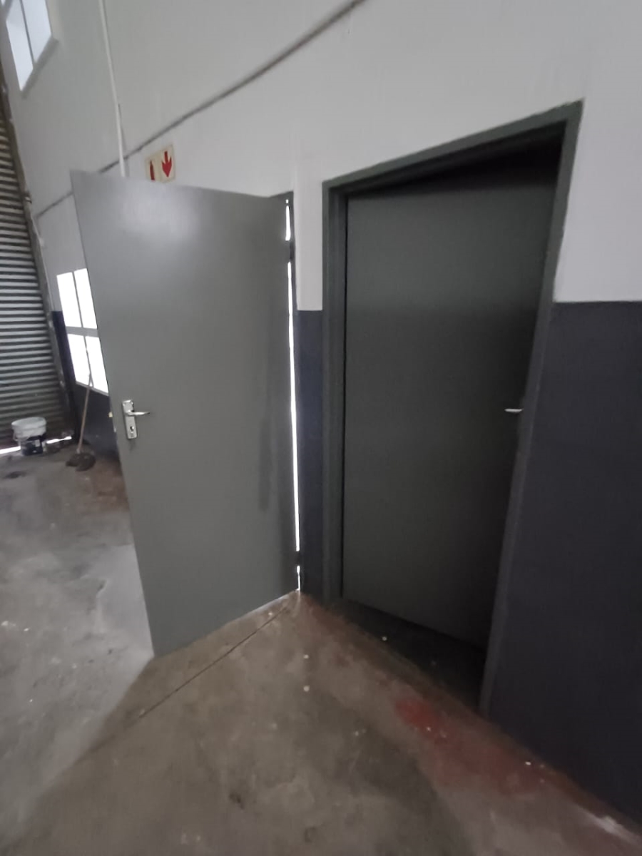 To Let Commercial Property for Rent in Okavango Park Western Cape